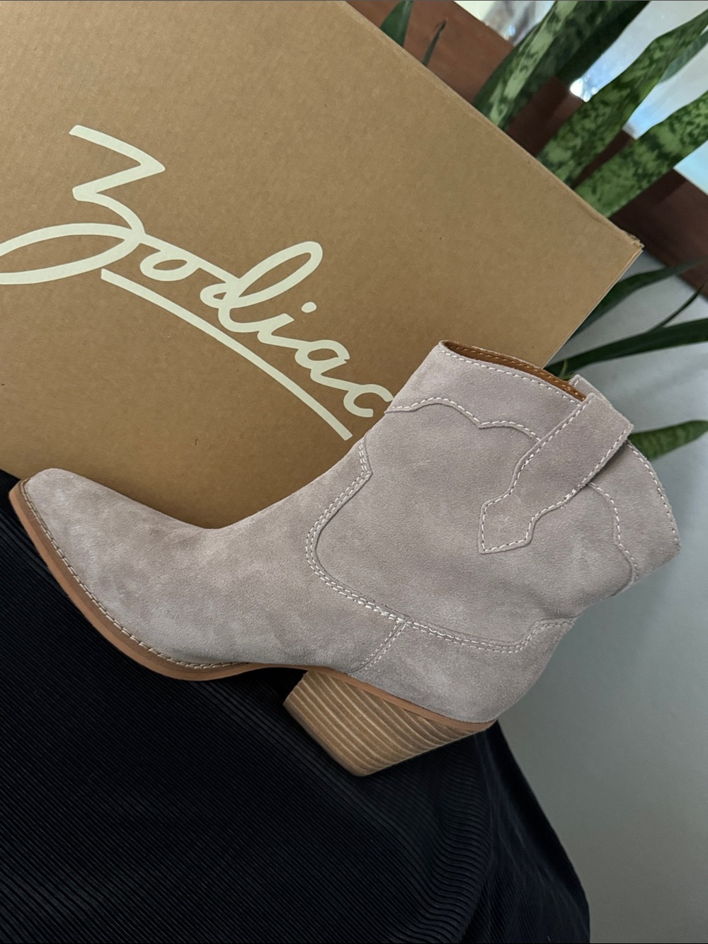 Zodiac Roslyn Fog Suede Western Pull-On Ankle Boots - Women's 9.5M